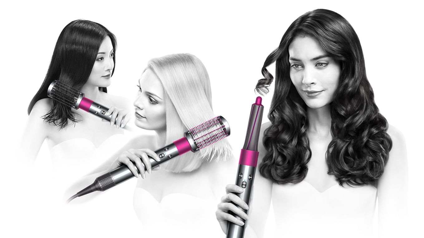 Kolme naista käyttää Dyson Airwrap Complete -muotoilulaitetta silottaakseen, suoristaakseen ja kihartaakseen hiuksiaan videolla